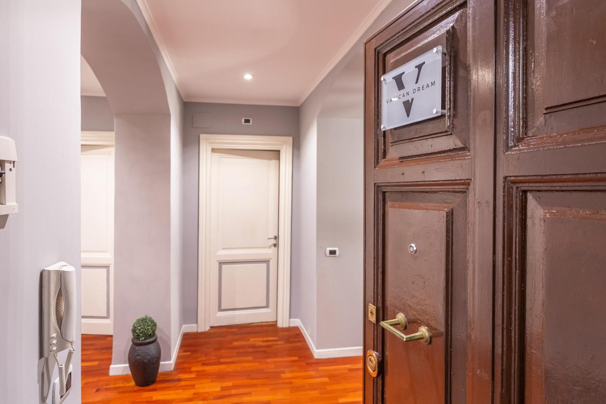 Apartment The Vatican Dream 3bdr Rom